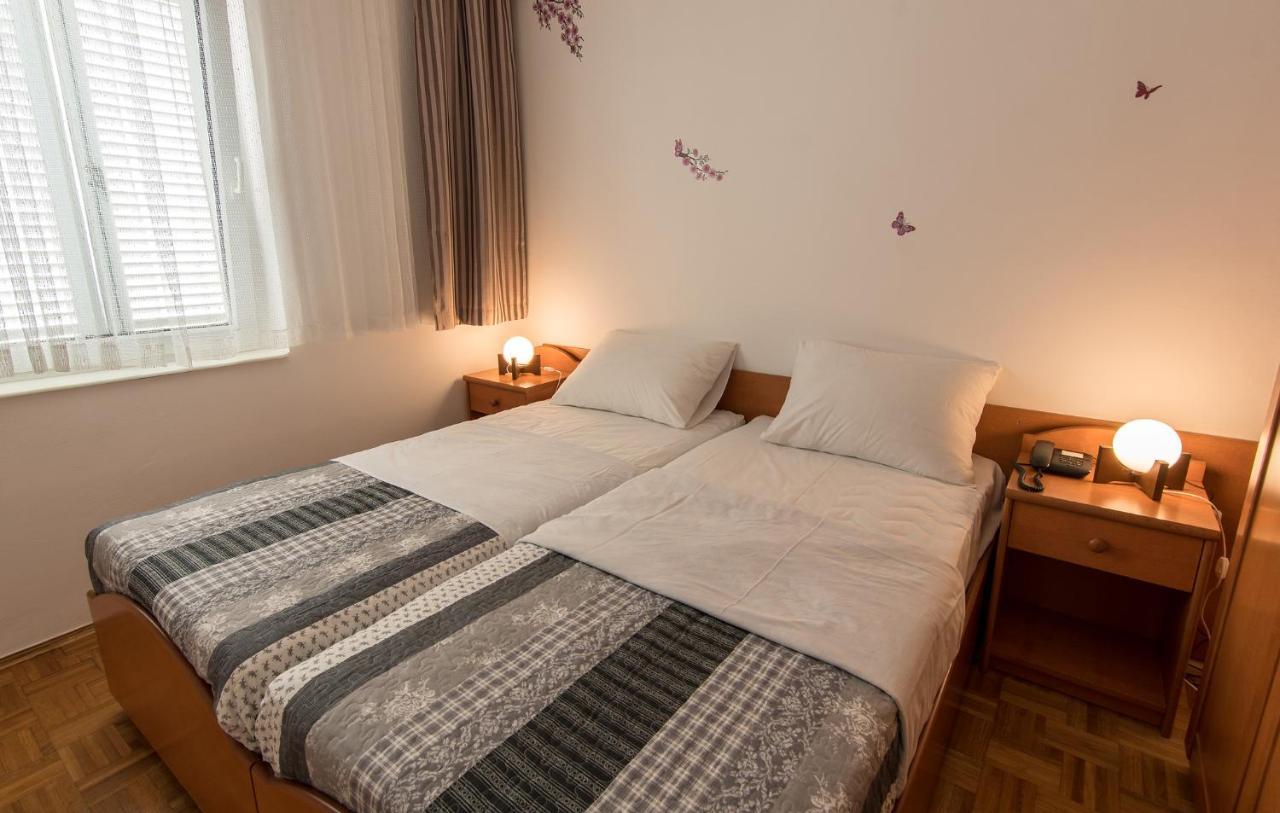 Hotel Barba สตารีกราด-ปาเคลนีซา ภายนอก รูปภาพ