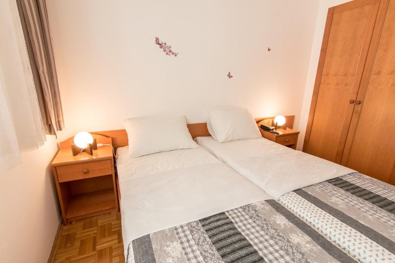 Hotel Barba สตารีกราด-ปาเคลนีซา ภายนอก รูปภาพ
